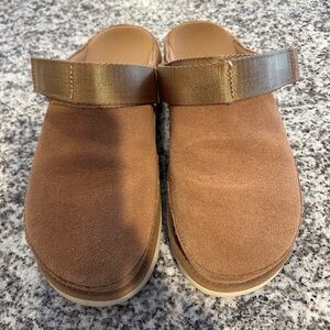 Ugg Women’s Goldenstar Clog